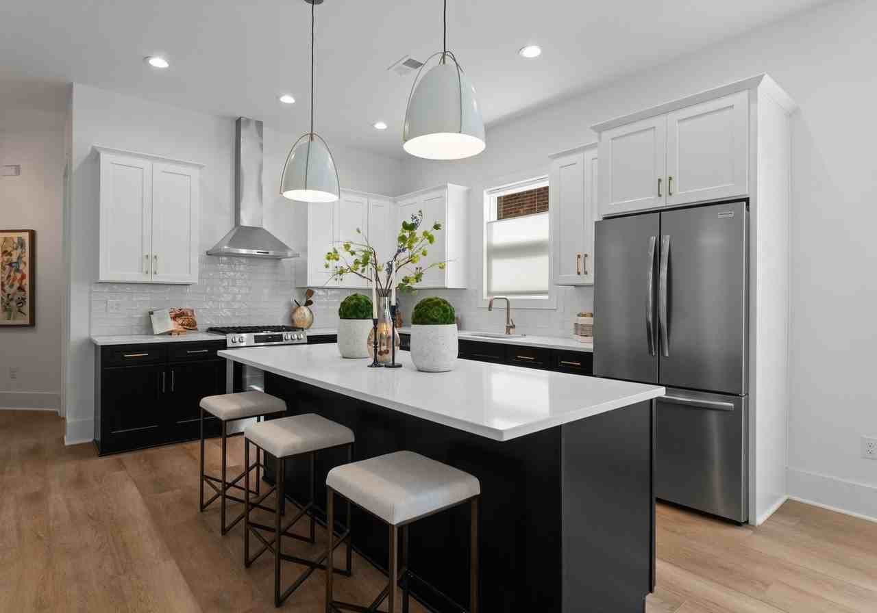 2004 St John St - Photo 3 of 28