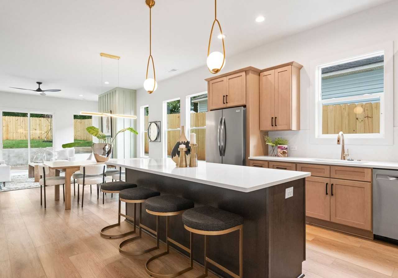 2415 Pruitt St - Photo 5 of 23