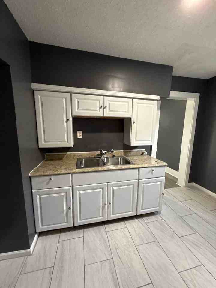 802 Kippley St - Photo 6 of 15