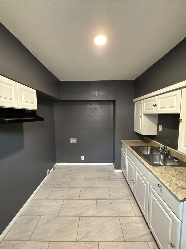 802 Kippley St - Photo 7 of 15