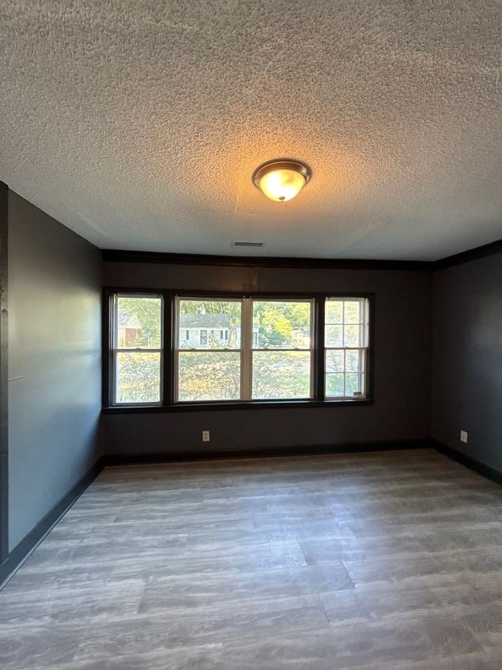 1064 Brower St - Photo 5 of 29