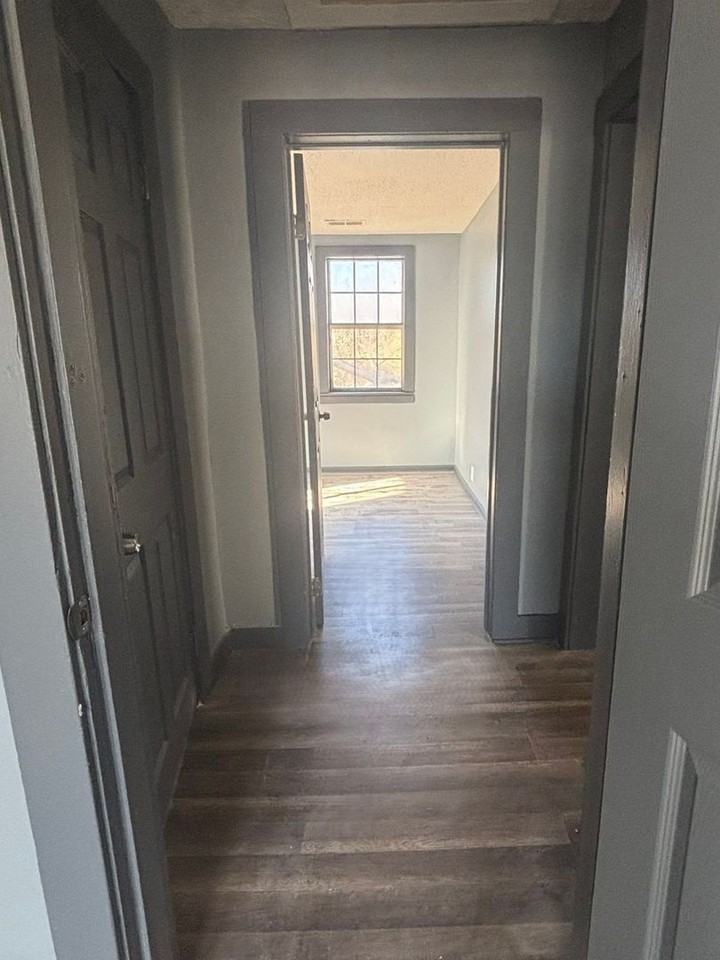 1372 Orgill Ave - Photo 3 of 5