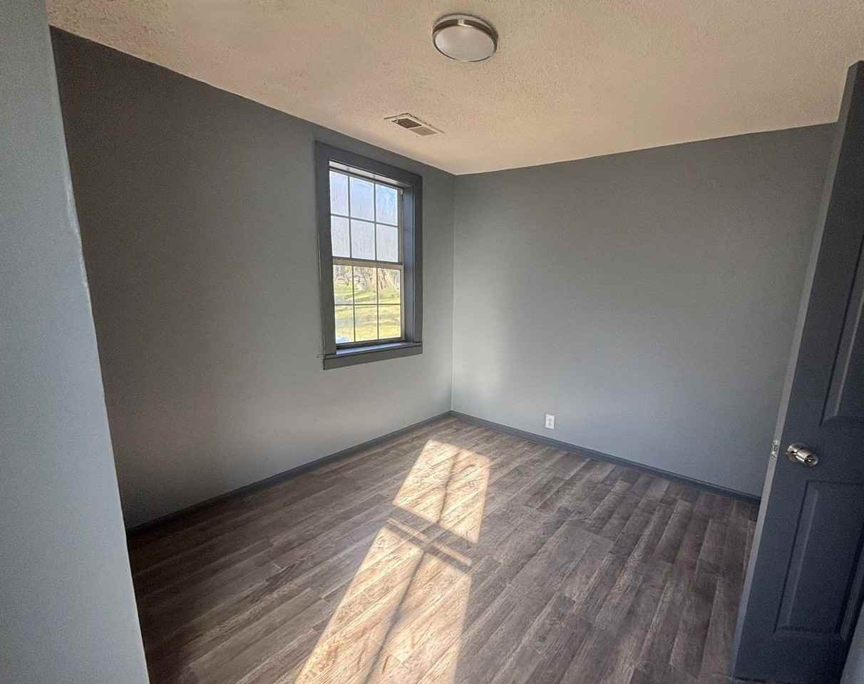 1372 Orgill Ave - Photo 5 of 5