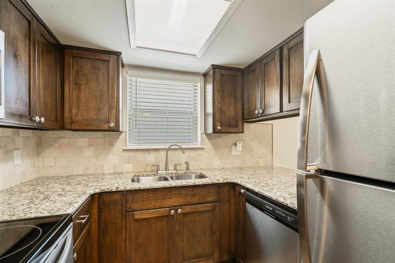 111 Rhonda Street - Photo 5 of 23