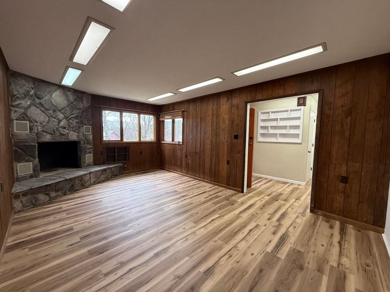 245 Meadowbrook Rd - Photo 3 of 31