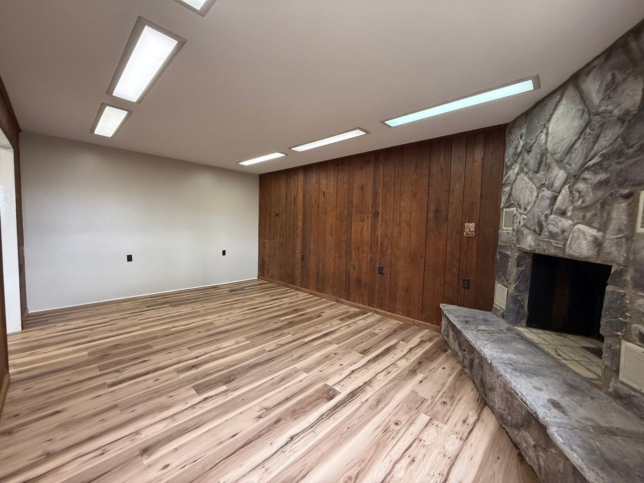 245 Meadowbrook Rd - Photo 4 of 31