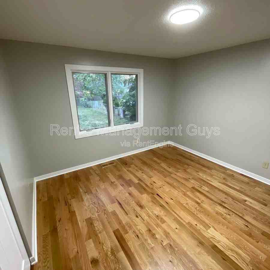 8229 Halifax Court - Photo 4 of 48