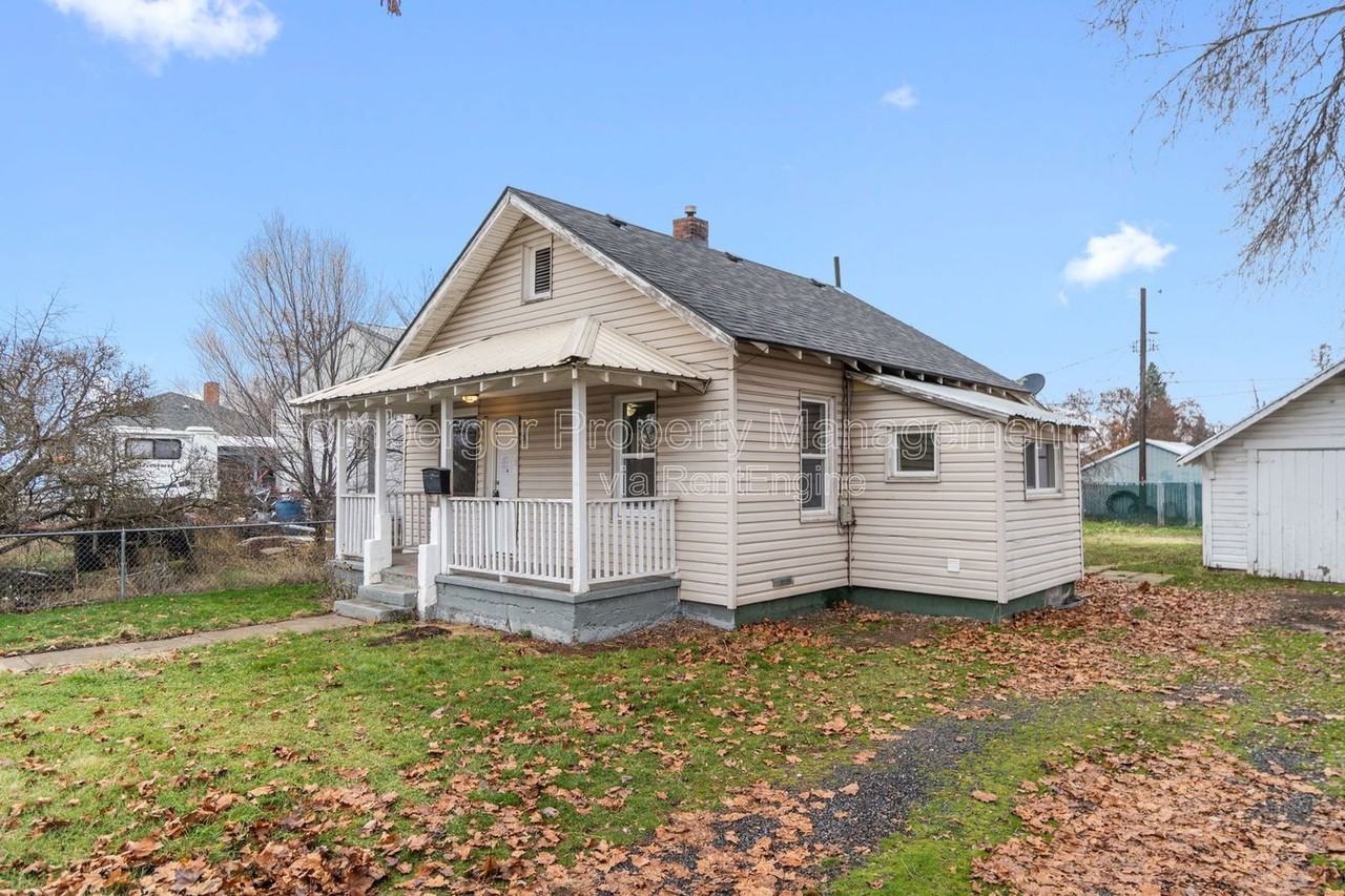 2911 East Rowan Avenue - Photo 2 of 22