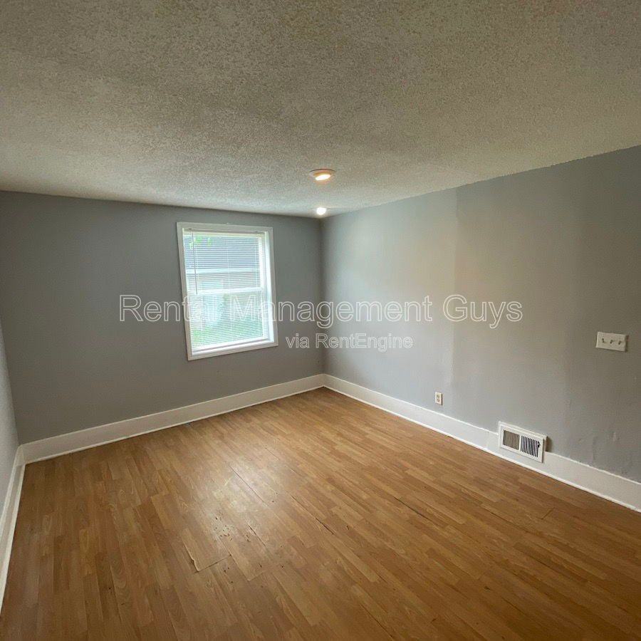 2931 Bryant Ave N #2 - Photo 7 of 18