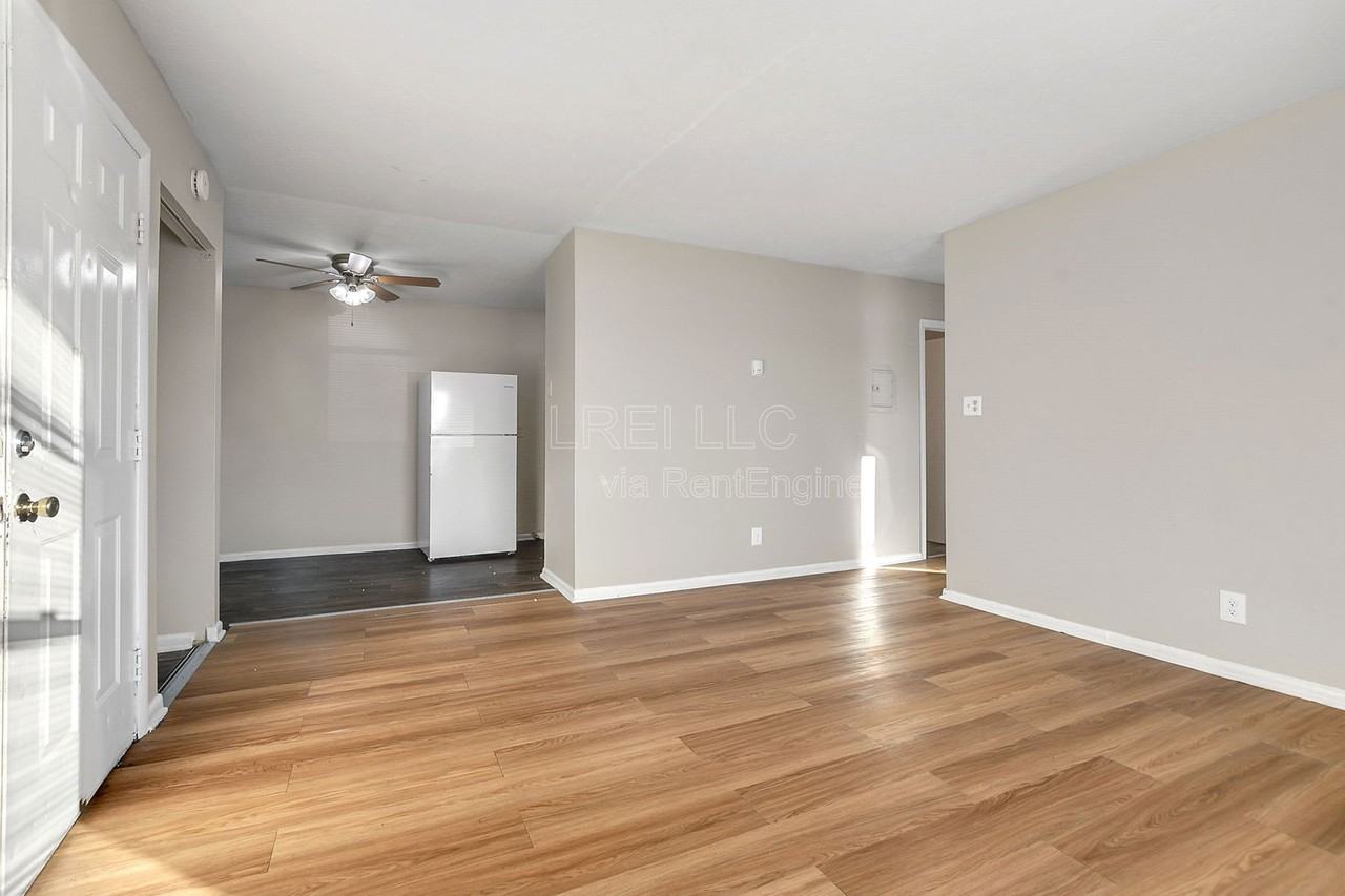 421 Poplar Level Court #401 - Photo 3 of 14