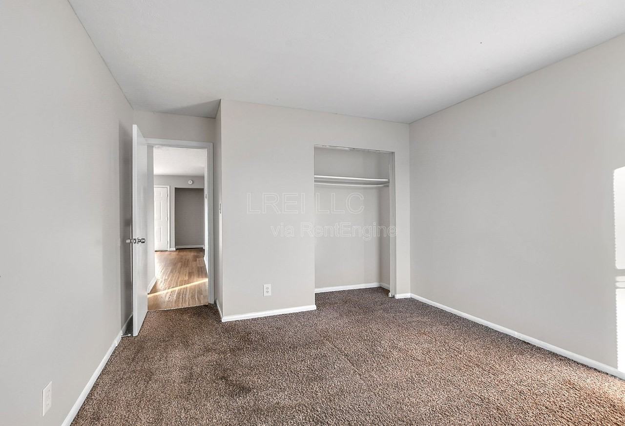 421 Poplar Level Court #401 - Photo 5 of 14