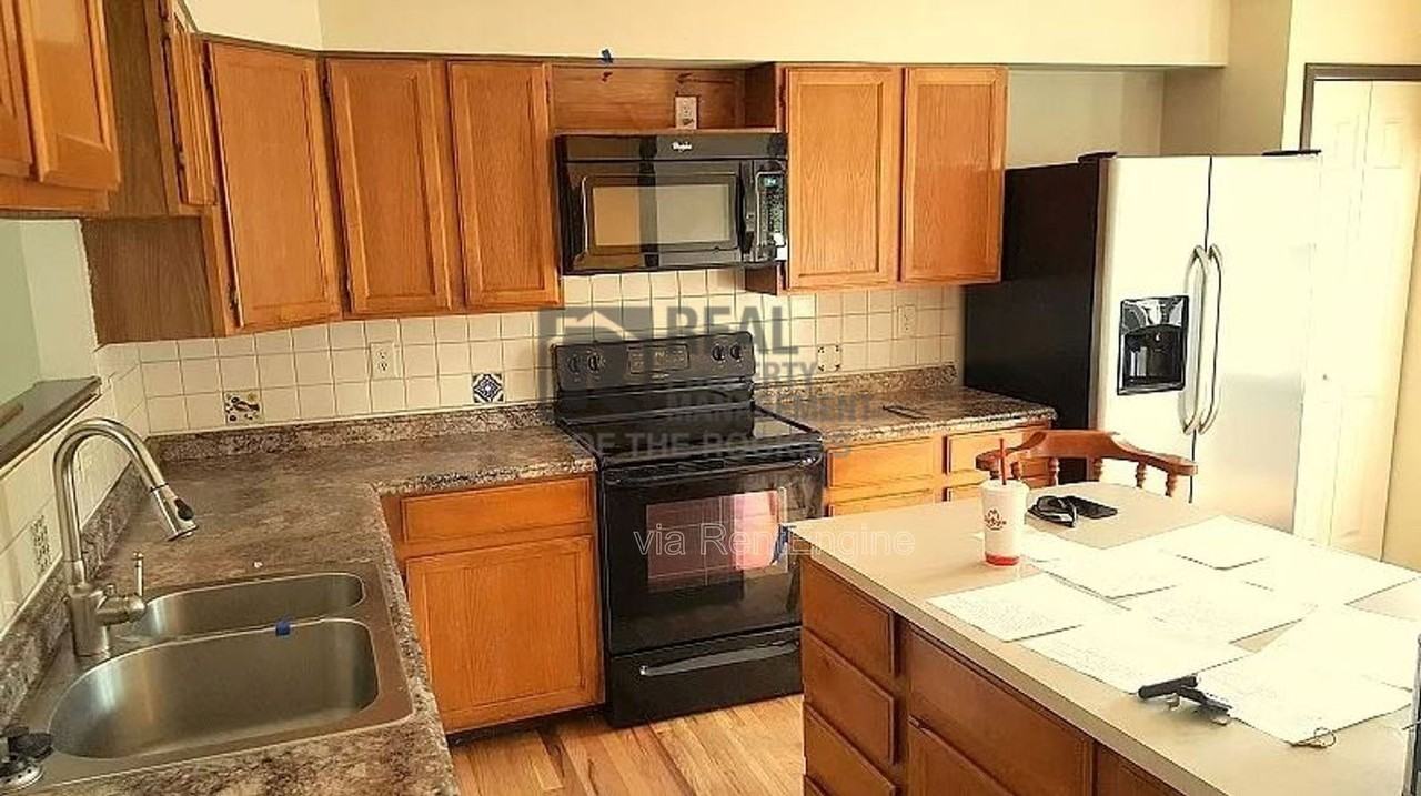 1599 Wellington Ct - Photo 3 of 15