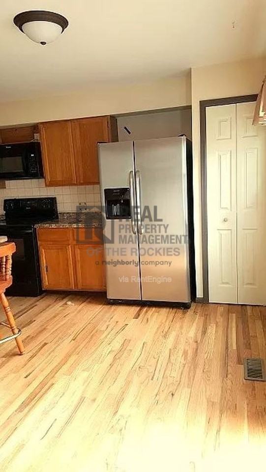 1599 Wellington Ct - Photo 4 of 15