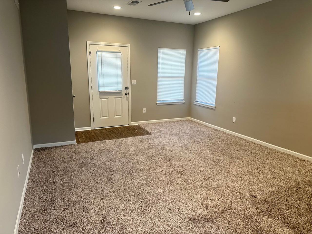 8227 Maple Ct - Photo 3 of 10