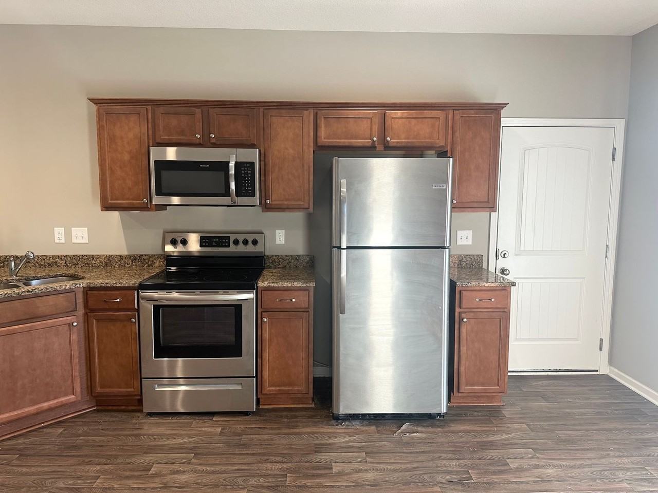 8227 Maple Ct - Photo 6 of 10