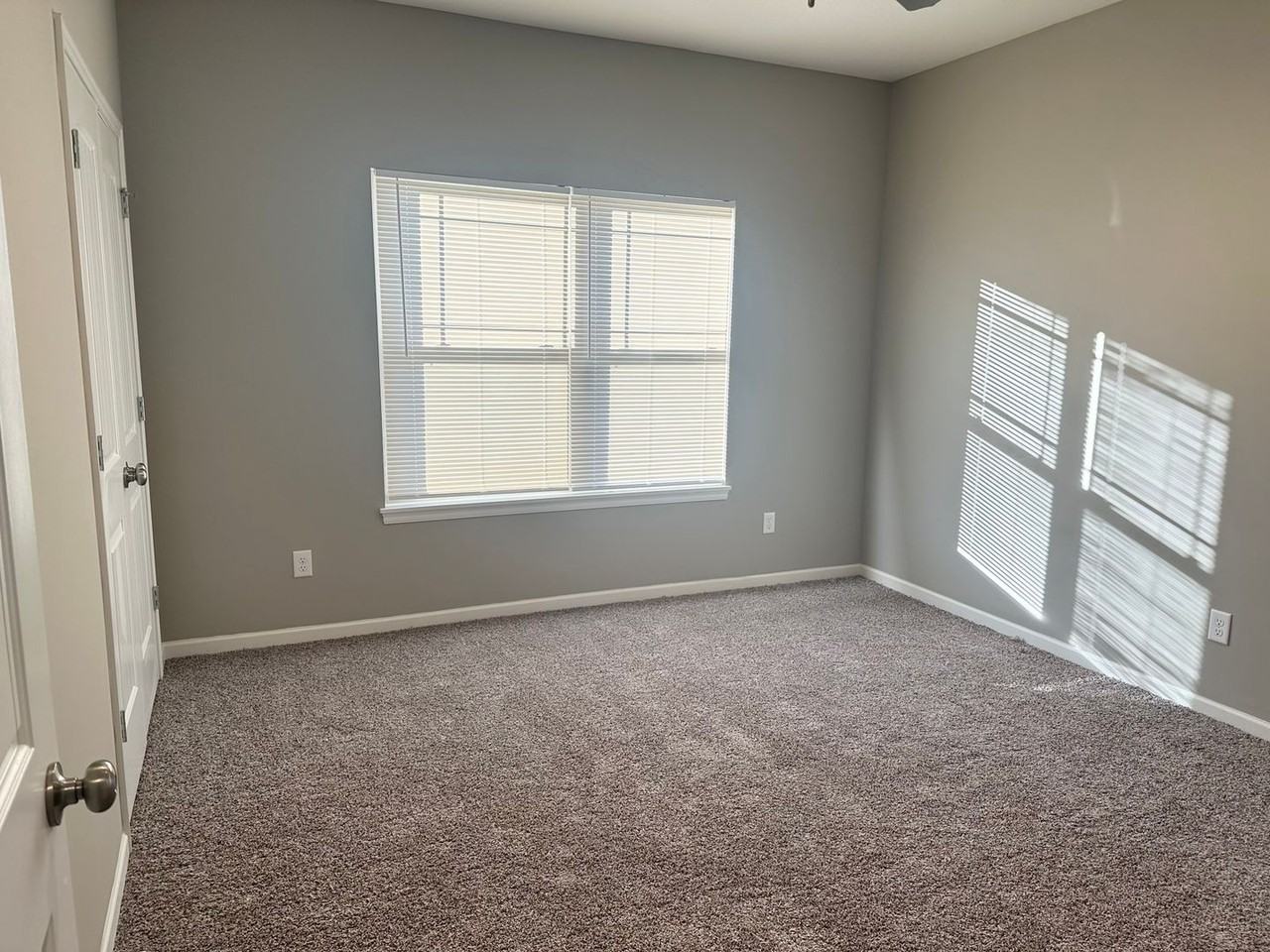 8227 Maple Ct - Photo 7 of 10