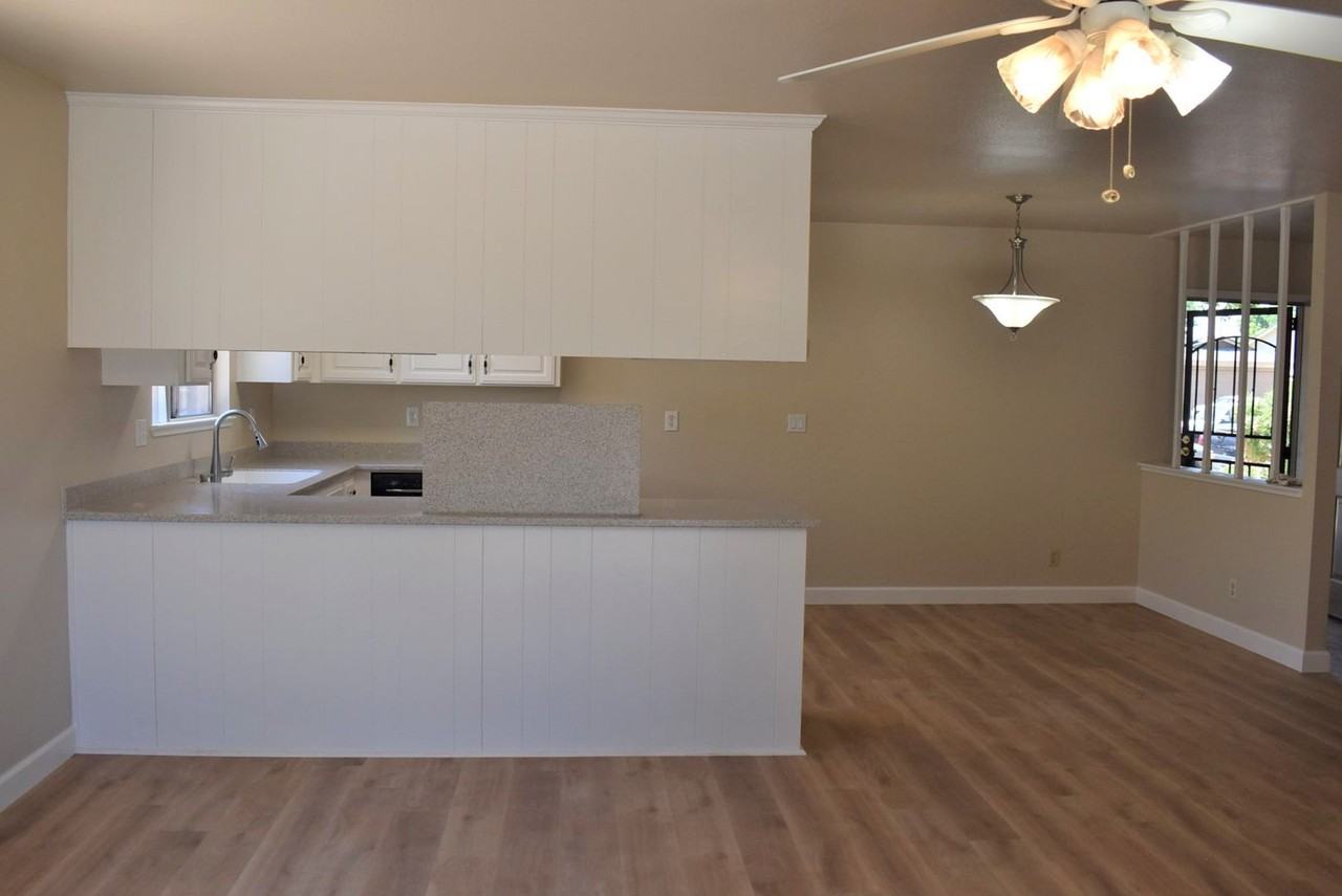 1037 Eisenhower Way - Photo 5 of 17