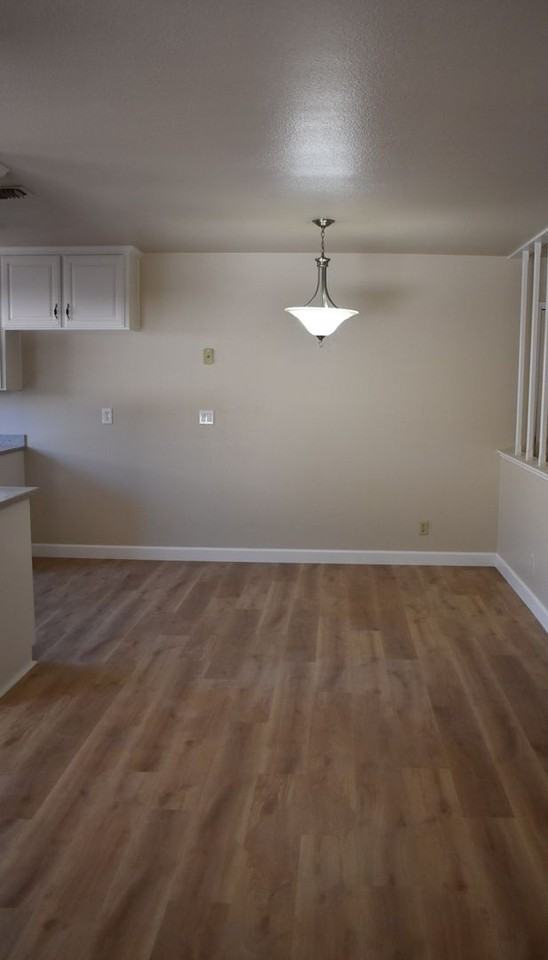 1037 Eisenhower Way - Photo 6 of 17