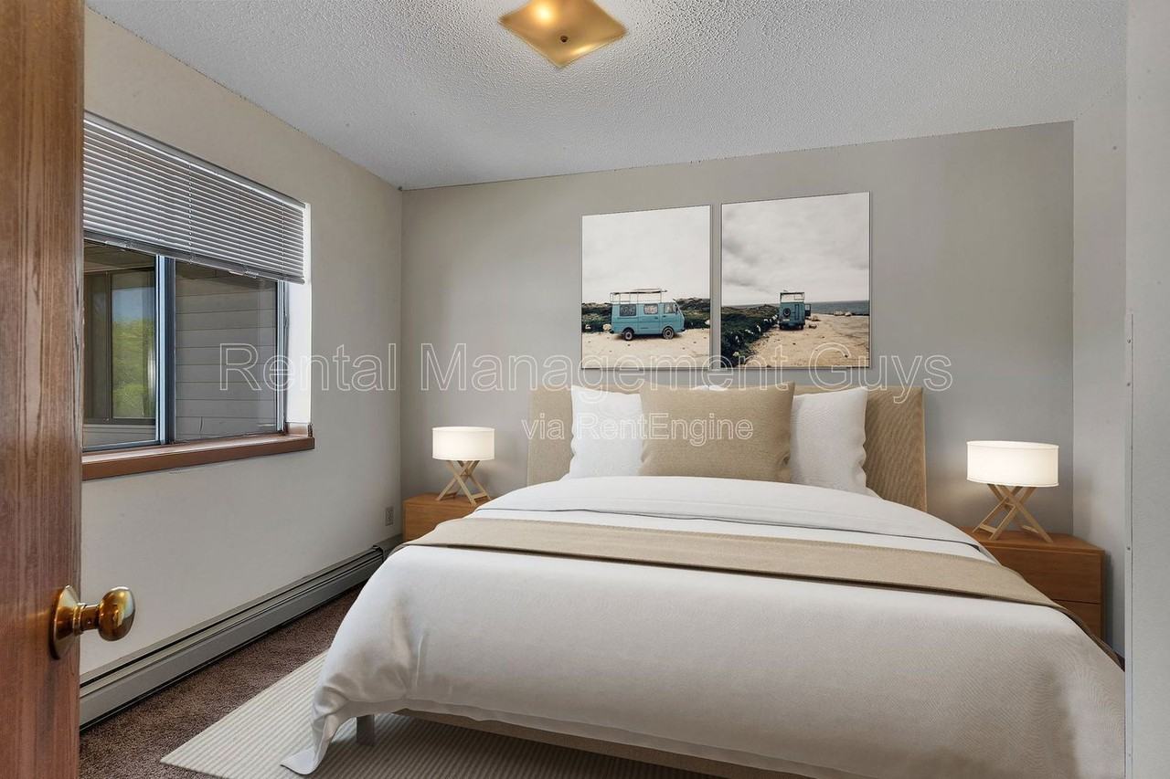 131 Cedar St E #303 - Photo 4 of 5