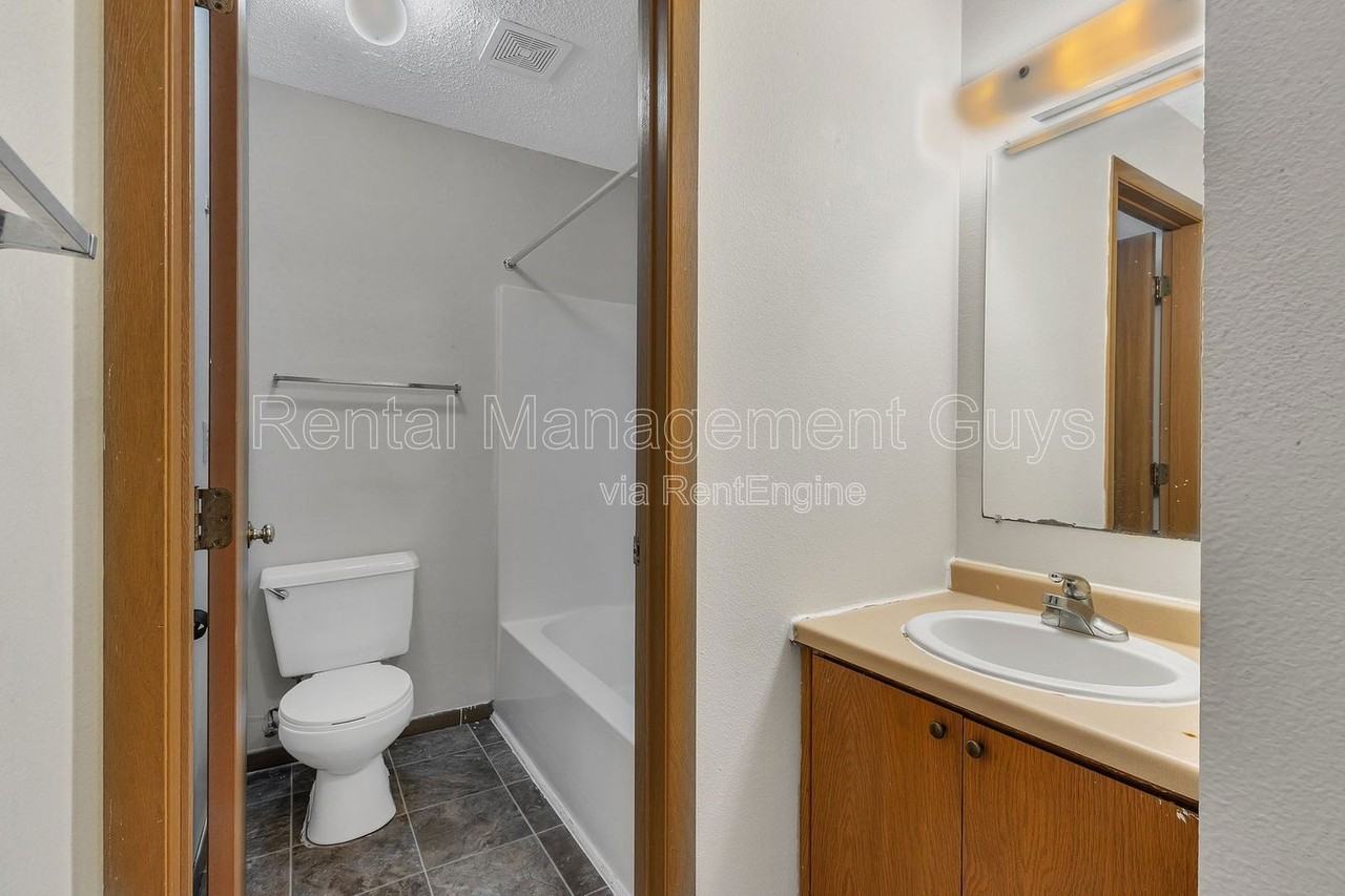 131 Cedar St E #303 - Photo 5 of 5