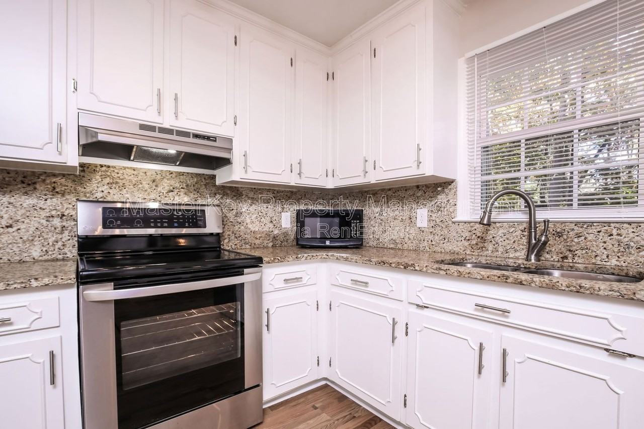 4017 Grimstead Ln - Photo 3 of 37