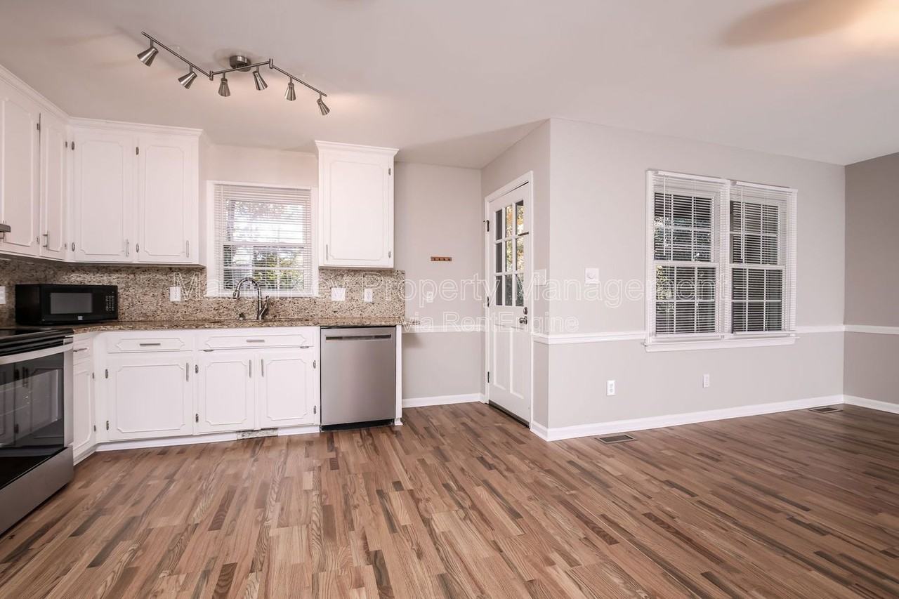 4017 Grimstead Ln - Photo 4 of 37