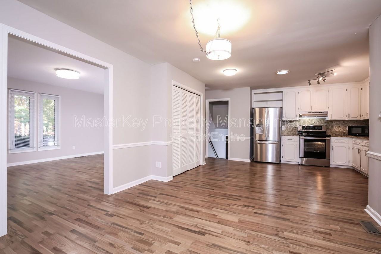 4017 Grimstead Ln - Photo 5 of 37