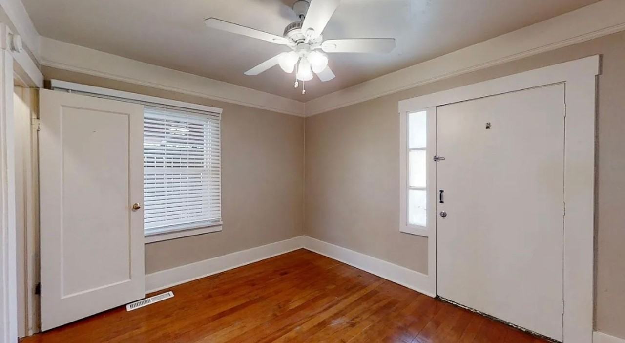 921 N Sierra St - Photo 3 of 28