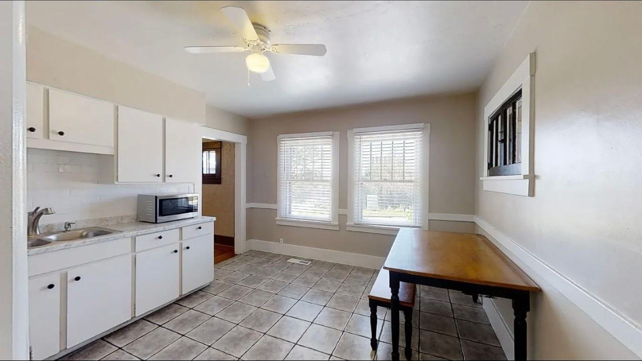 921 N Sierra St - Photo 5 of 28