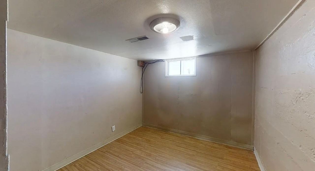 921 N Sierra St - Photo 7 of 28