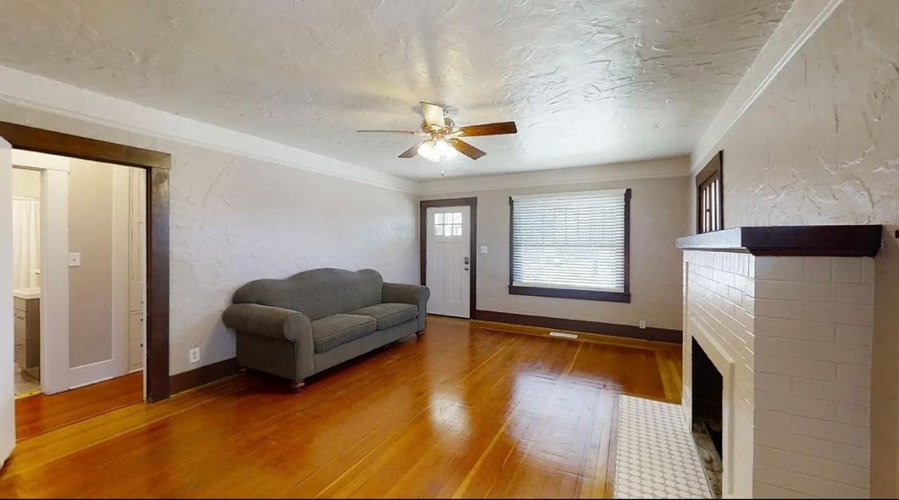 921 N Sierra St - Photo 5 of 25