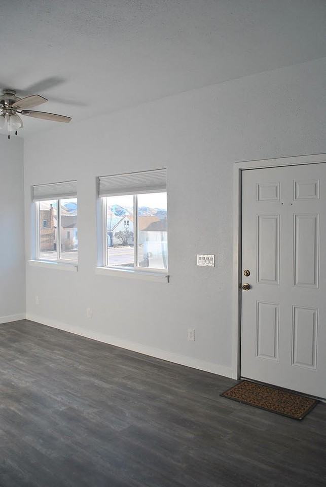 201 1/2 W Cedar St - Photo 2 of 15