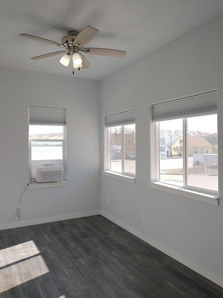 201 1/2 W Cedar St - Photo 3 of 15