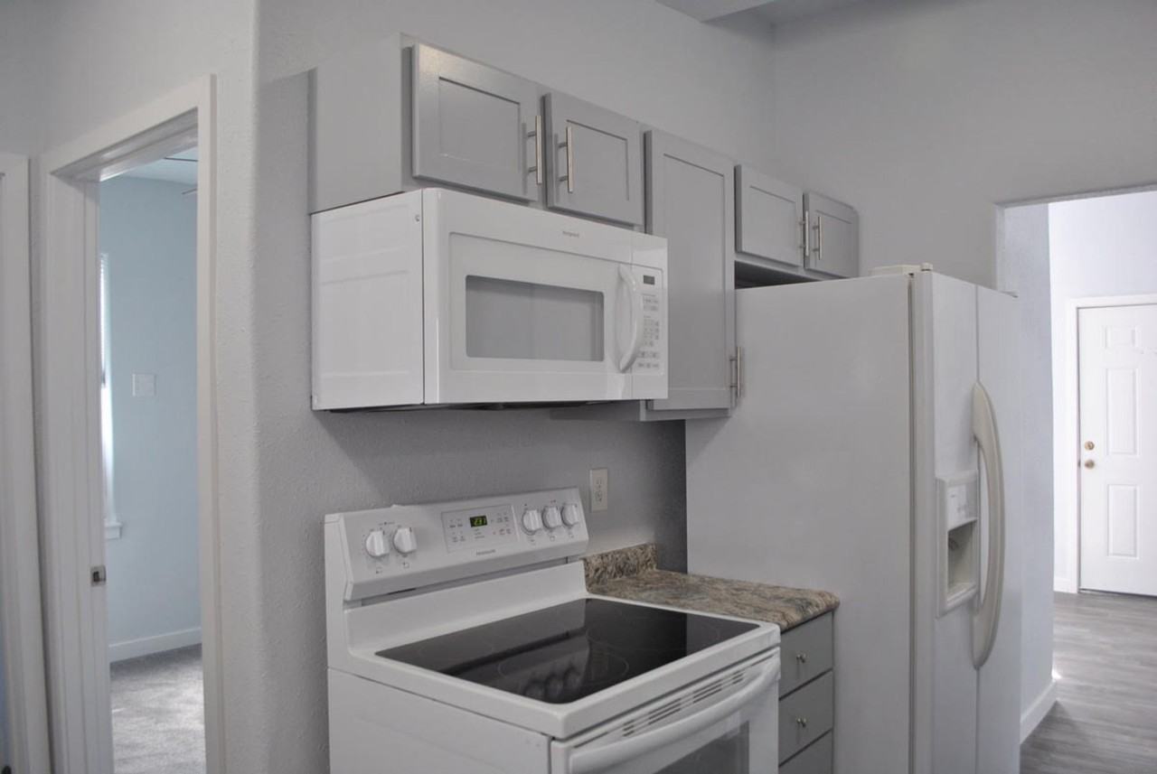 201 1/2 W Cedar St - Photo 5 of 15