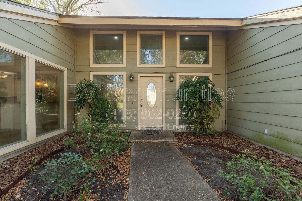 16022 Spinnaker Dr - Photo 5 of 50