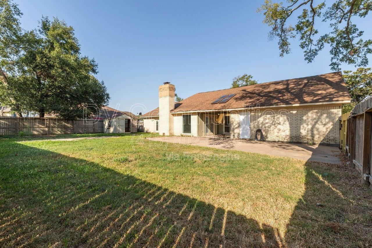 16022 Spinnaker Dr - Photo 7 of 50