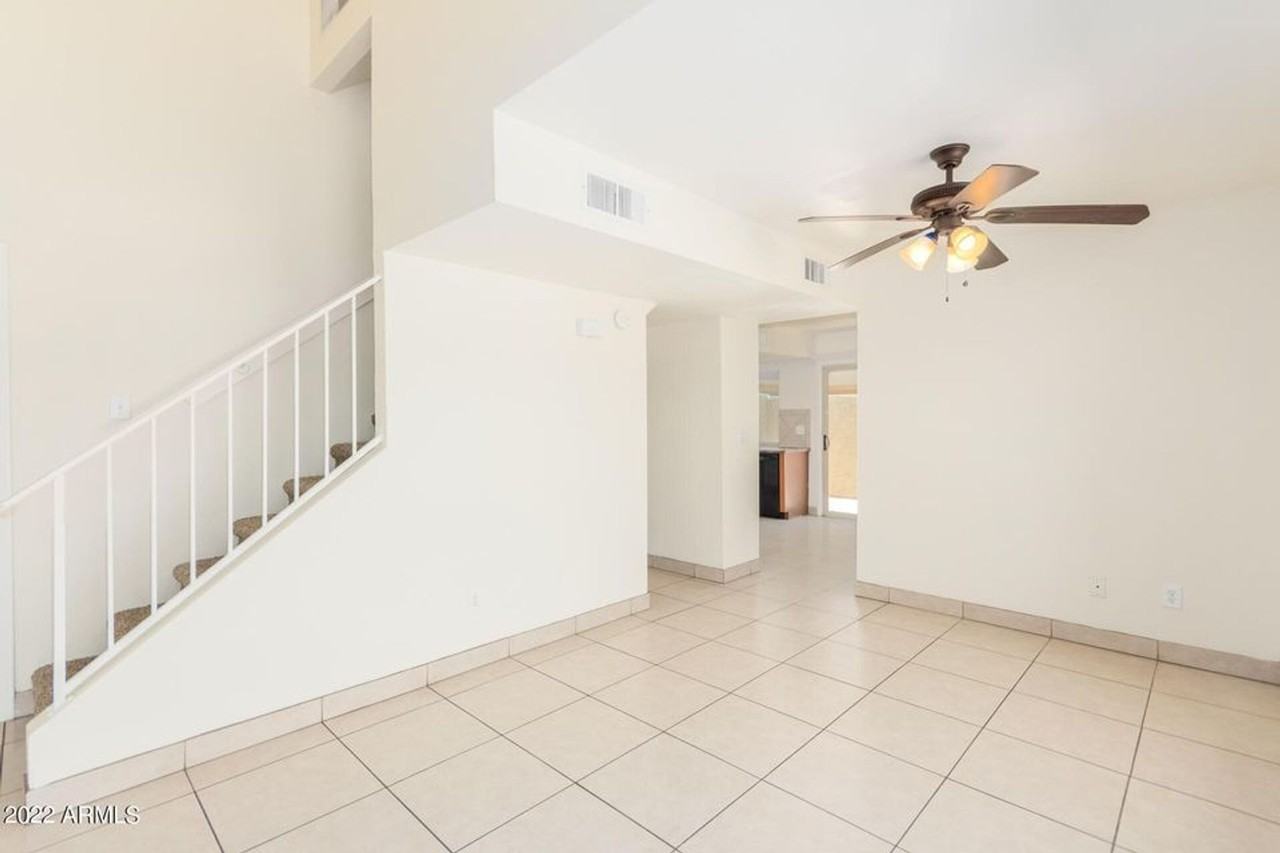 2415 West Greenway Road #3 - Photo 4 of 23