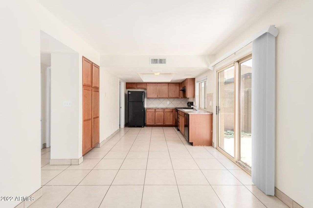 2415 West Greenway Road #3 - Photo 6 of 23