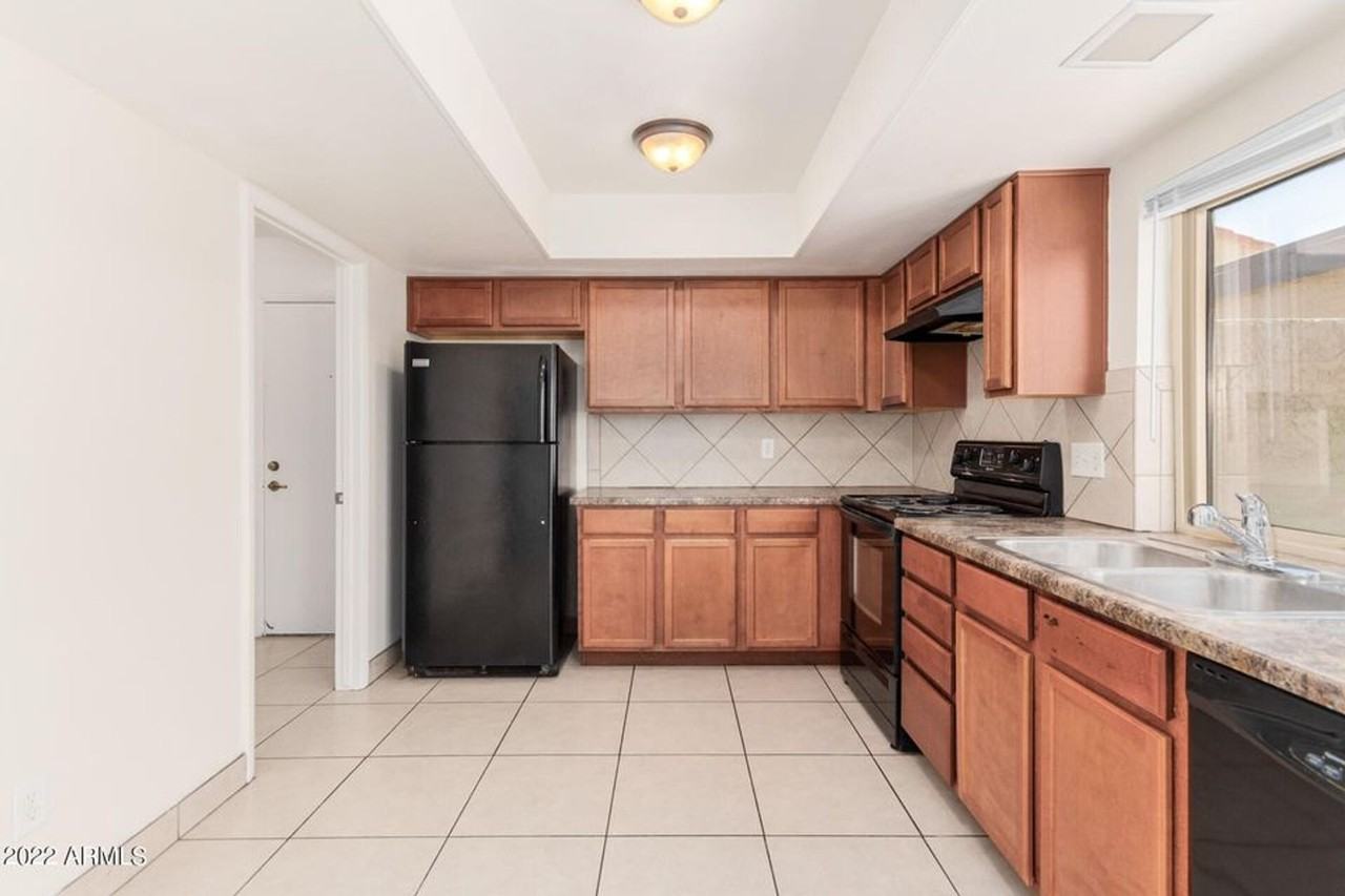 2415 West Greenway Road #3 - Photo 7 of 23