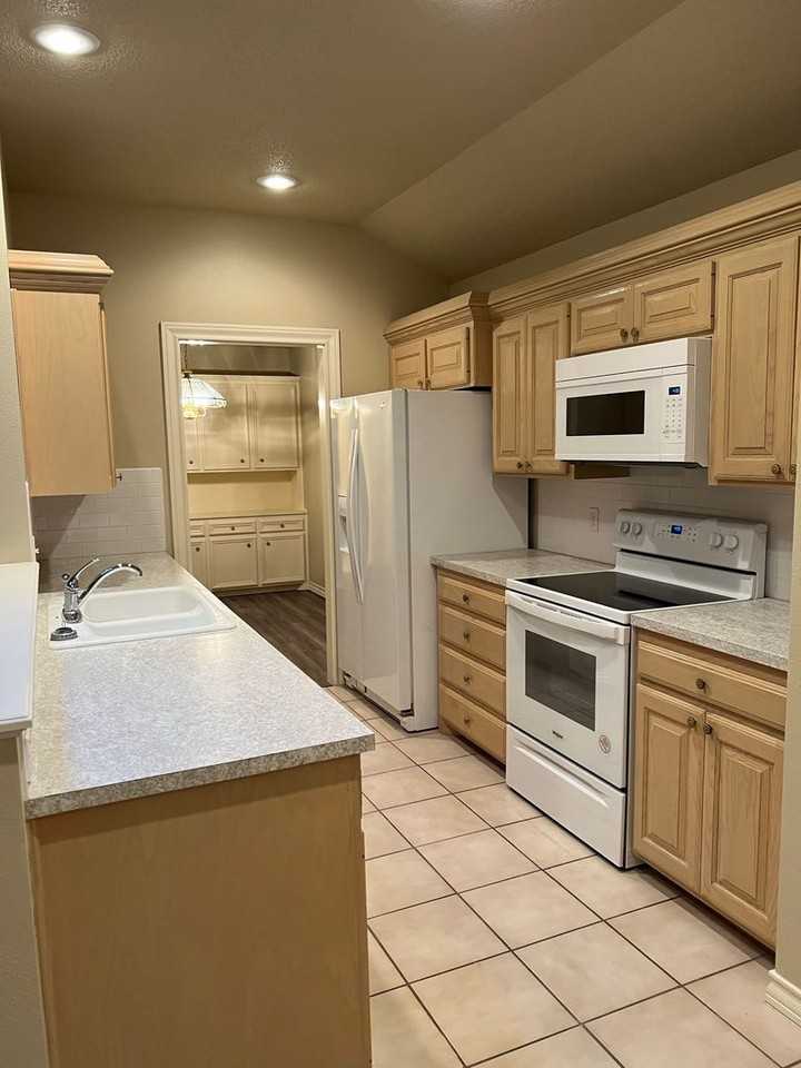 6605 Bangor Avenue - Photo 7 of 22