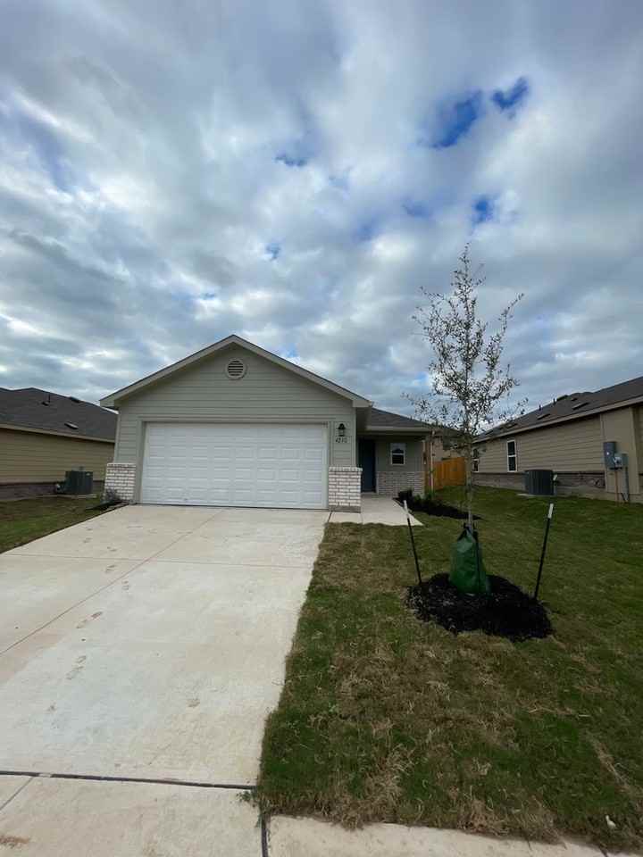 4210 Legend Heights - Photo 4 of 18