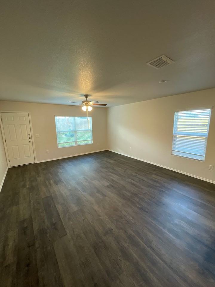 4210 Legend Heights - Photo 7 of 18