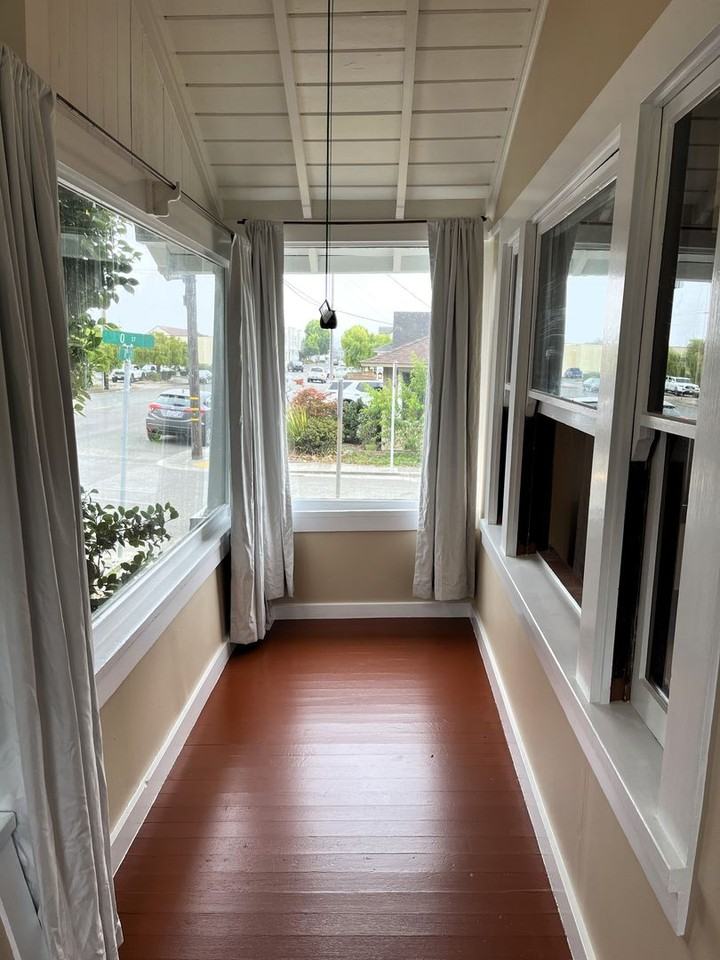 906 11th St - Photo 4 of 19