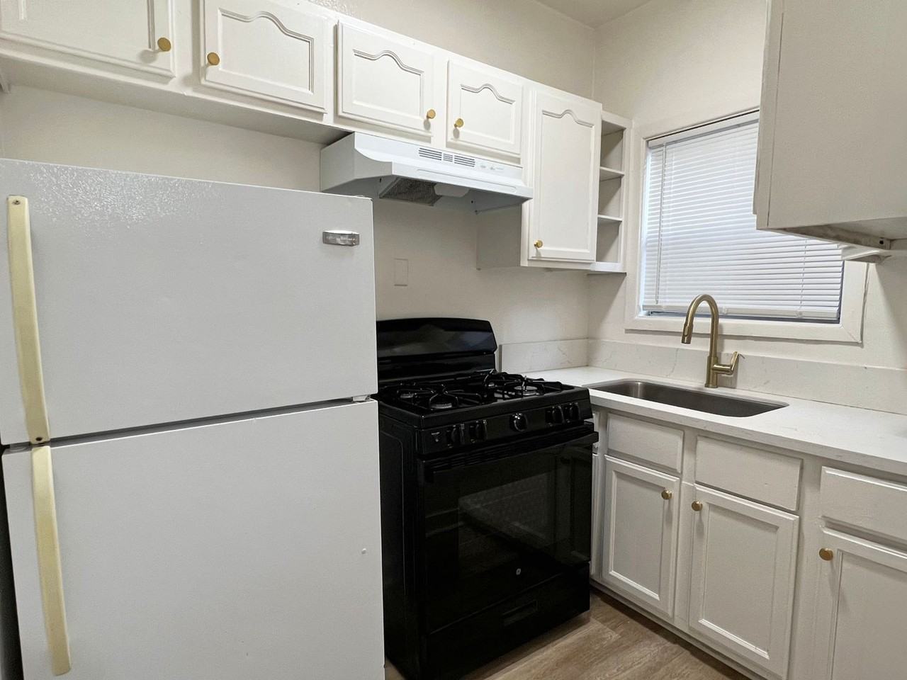 LB0227 - Photo 2 of 16