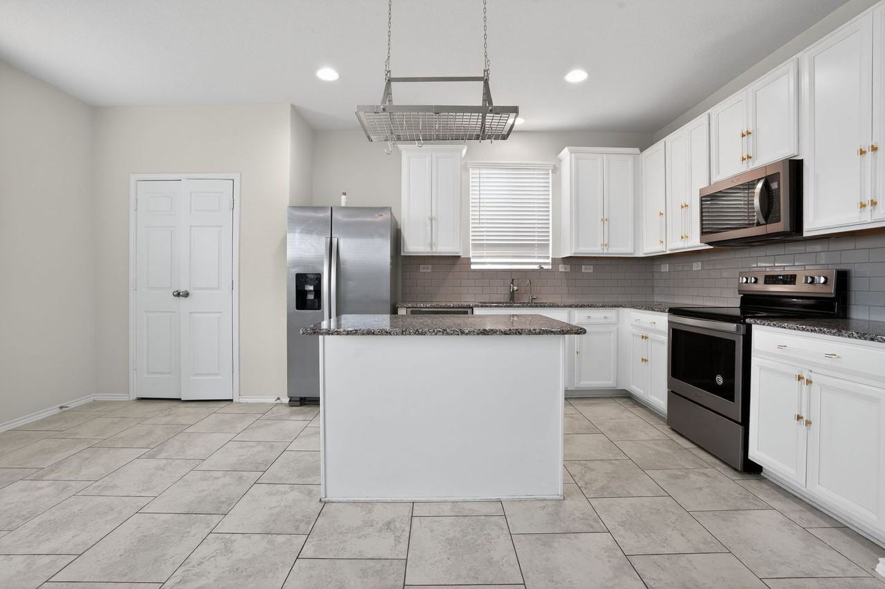 324 Autumn Rouge - Photo 7 of 21