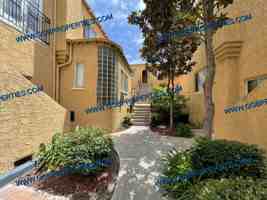 featured image of 424 E 16th St