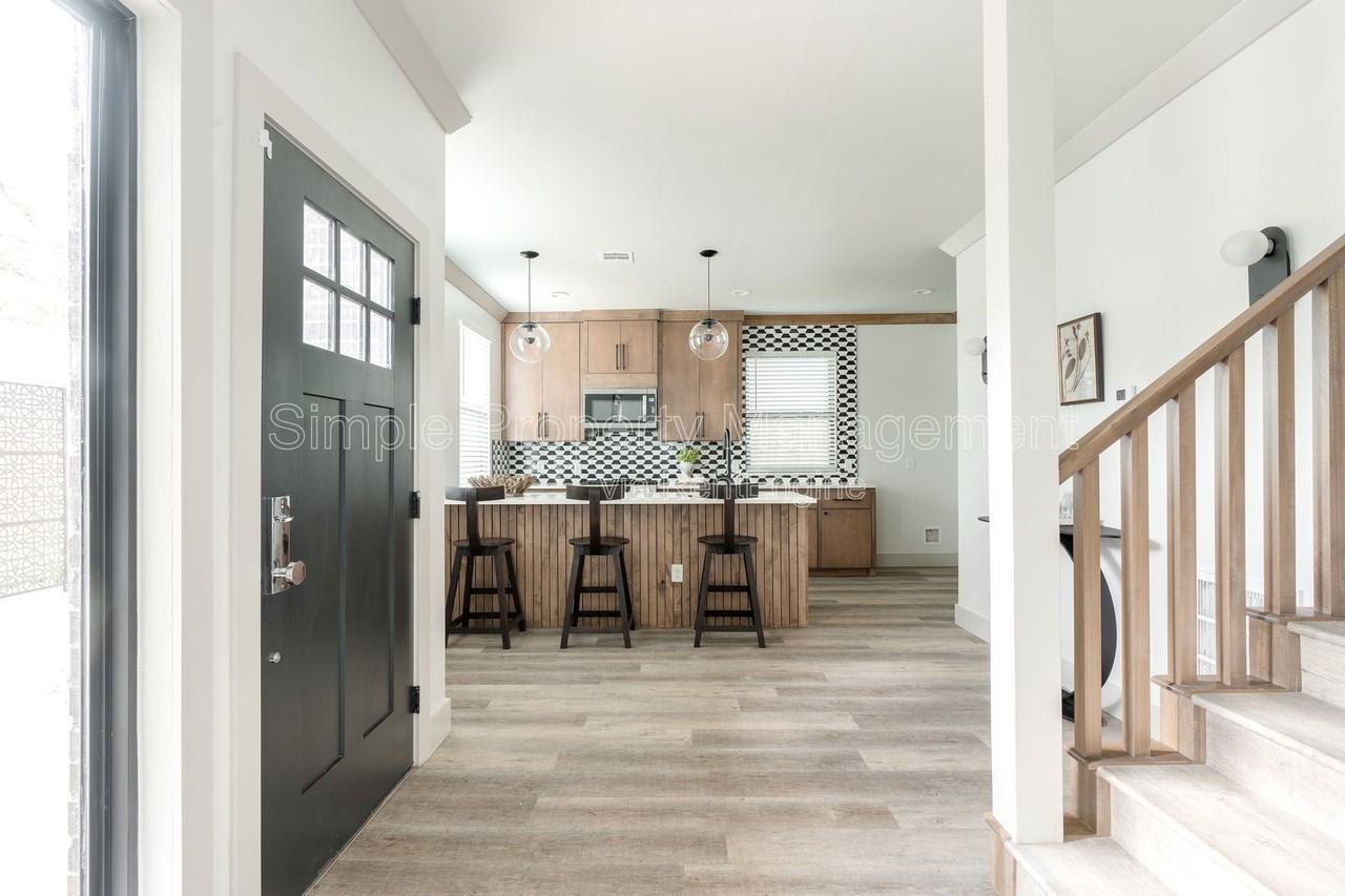 1801 Nw 39th St - Photo 3 of 14