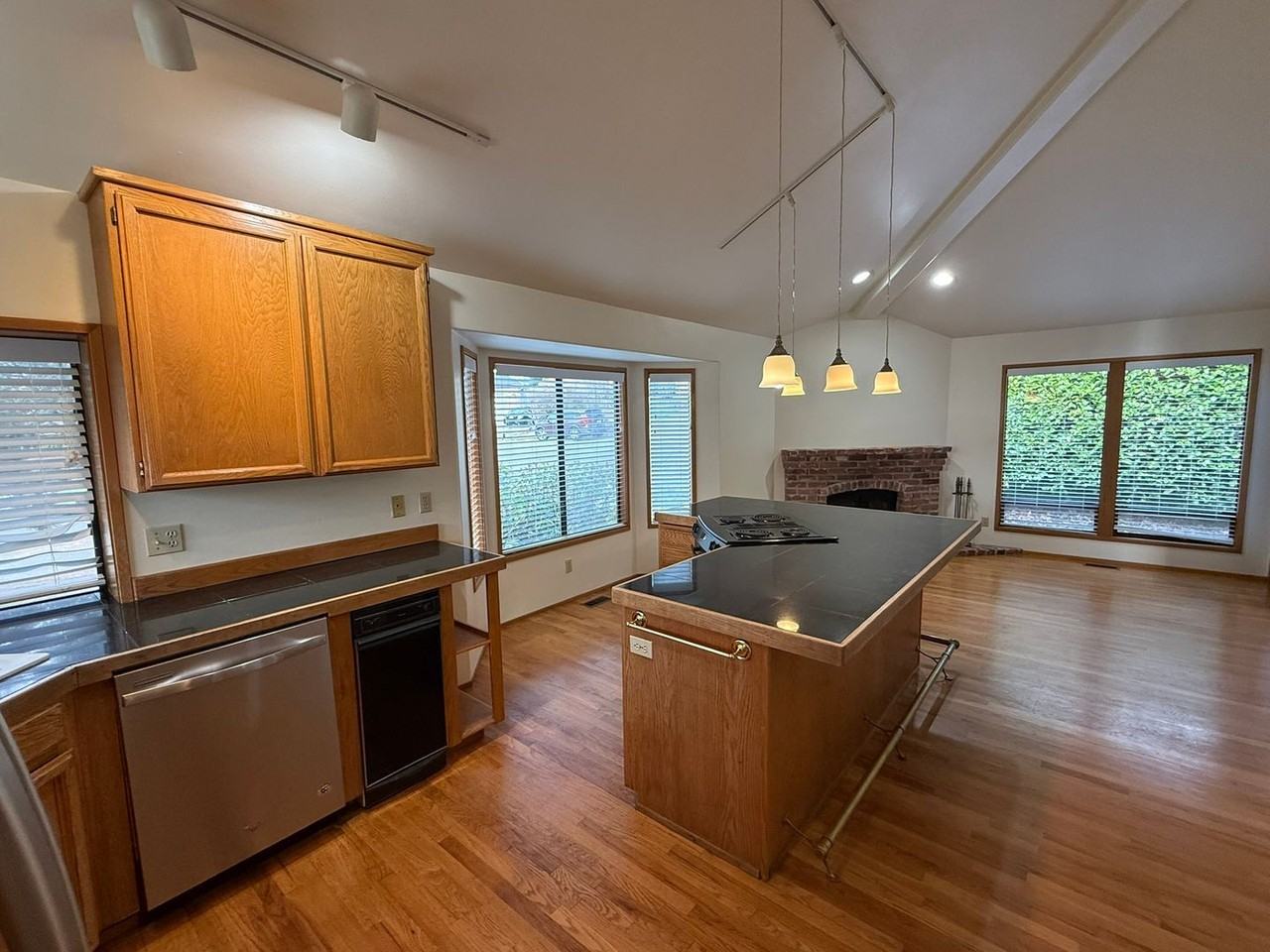 14918 Se 64th St - Photo 3 of 16