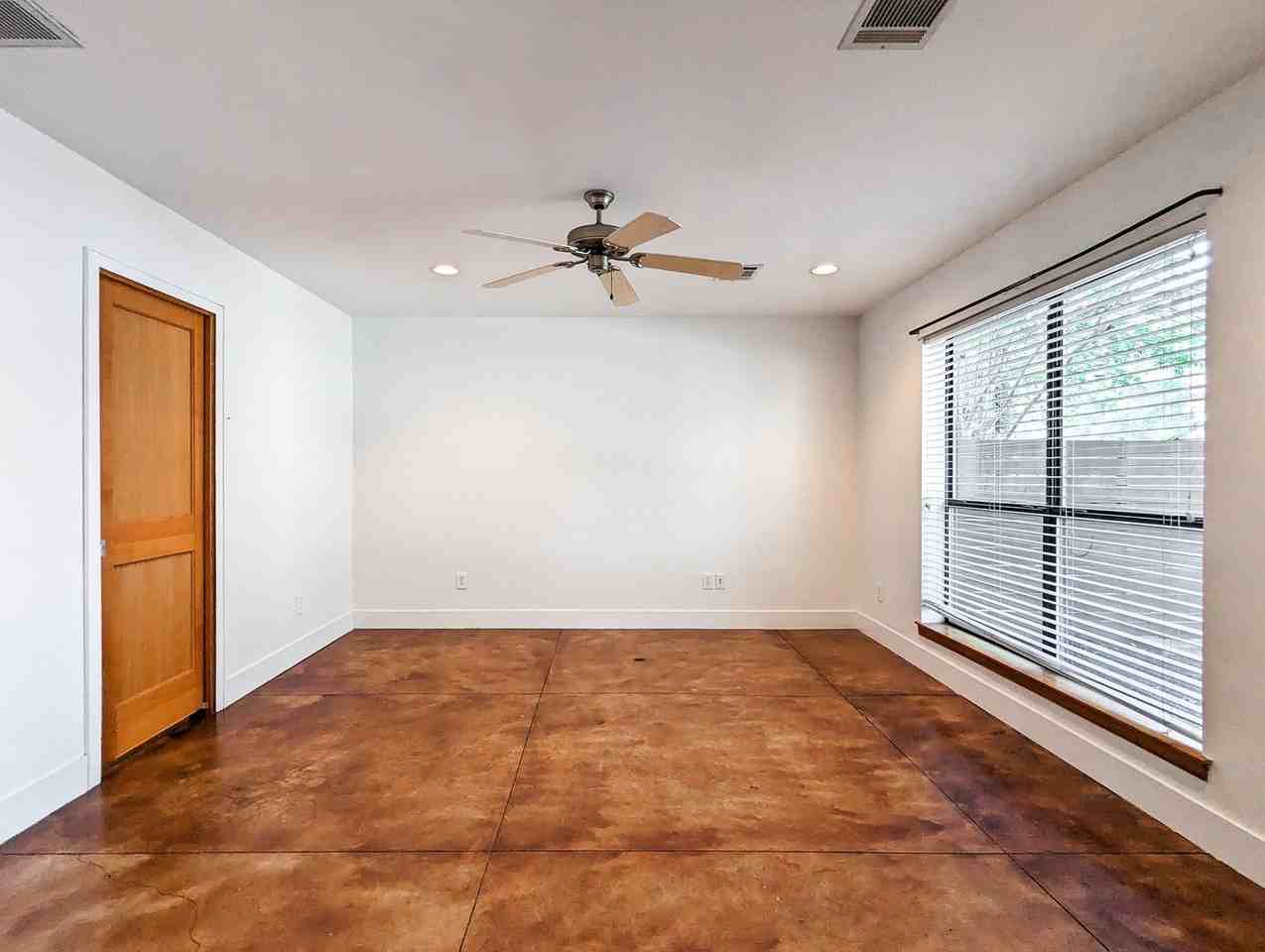 444 Oxford St - Photo 2 of 31