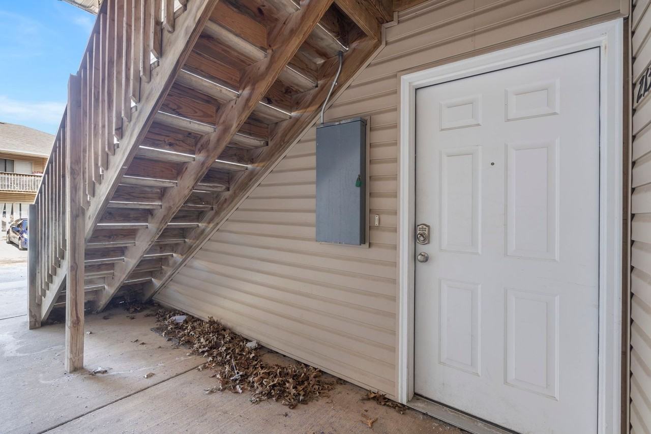 Ozark South Apartments - Photo 5 of 33